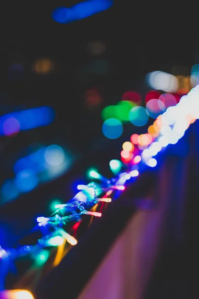 Cadena Luces Hadas Multicolores Terraza Casa Con Efecto Bokeh Otras —  Fotos de Stock