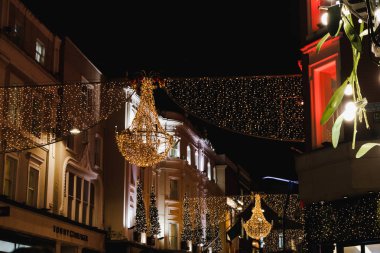Dublin, İrlanda - 19 Aralık 2018: Noel ışıkları Grafton Street, Dublin şehir merkezinde