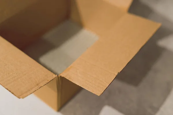 Caja Paquetes Entrega Vacía Abierta Concepto Logística Envío — Foto de Stock