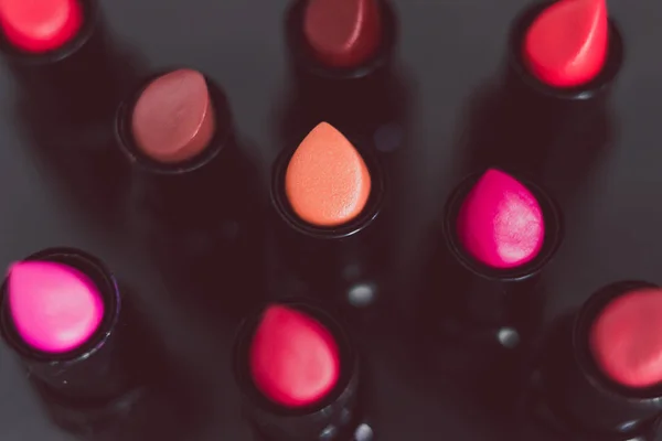 Group Red Pink Nude Lipsticks Different Colors Textures Dark Table — Stock Photo, Image