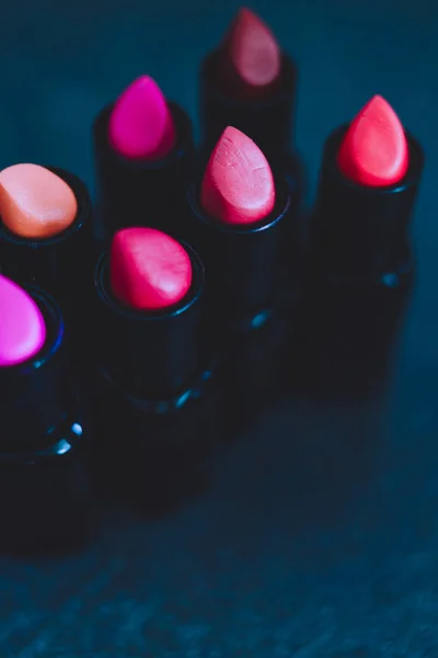 Group Red Pink Nude Lipsticks Different Colors Textures Dark Table — Stock Photo, Image