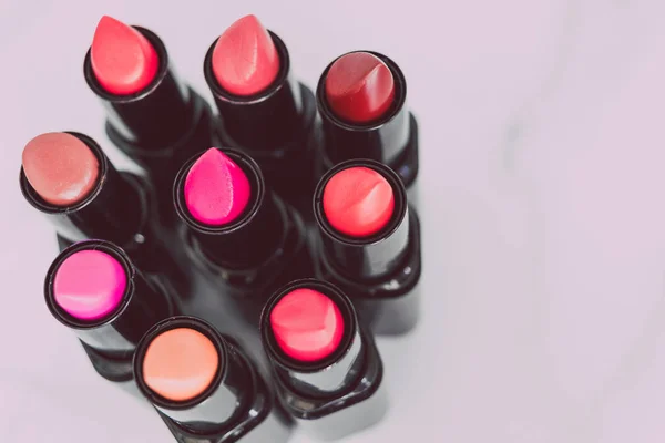 Group Red Pink Nude Lipsticks Different Colors Textures Circle Marble — Stock Photo, Image