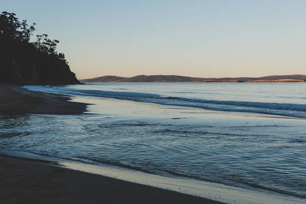 Vista Del Agua Una Playa Tasmania Hobart Del Sur Atardecer — Foto de Stock
