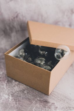 minyatür ampul dışarı gidiyor açık kutu