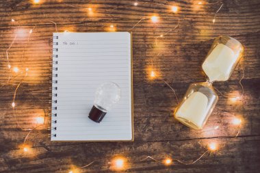 zaman hedefleri kum saati, ampul başarmak ve yapmak için Lis