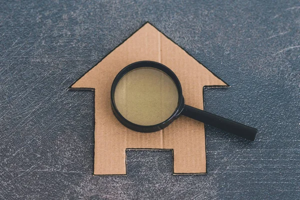 Buying or moving house miniature with magnifying glass analyzing — Stock Photo, Image