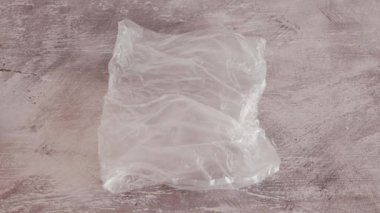 sürdürülebilir malzemeler ve ambalaj, el kağıt alışveriş çantası ile değiştirerek ekrandan plastik torba atma