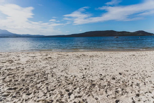 Pohled na Conningham Beach v Tasmánii, Austrálii a její panenský — Stock fotografie