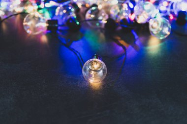 iyi bir fikir bir benzersiz ampul metafor öne çıkan