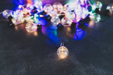 iyi bir fikir bir benzersiz ampul metafor öne çıkan