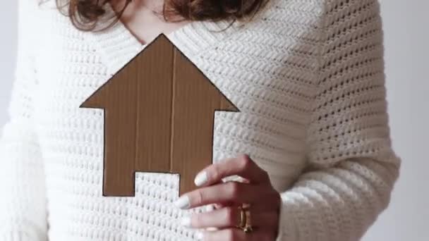 Young People Home Buying Concept Woman Holding Cardboard House Icon — ストック動画