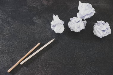 Yaratıcı bloğun üstesinden gelinmesi, sıkıştırılmış pa grubunun yanındaki kalemler