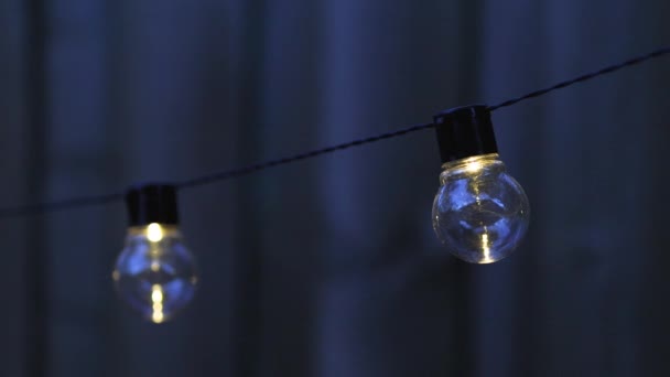 Ideeën Nachtkoord Van Ledlampen Met Gloeilampvorm Het Donker — Stockvideo