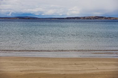 Tazmanya 'daki el değmemiş Avustralya kıyıları ve plaj manzarası