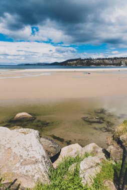 Tazmanya 'daki el değmemiş Avustralya kıyıları ve plaj manzarası