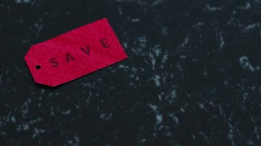 Bütçelendirme ve işletme sizin finansal kavramsal-natürmort, el masajı konum fiyat etiketi önünde kaydetme