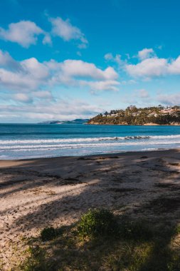 HOBART, TASMANIA - 5 Temmuz 2020: Tazmanya sahilleri ve Hobart 'ın güneyinde popüler bir banliyö olan Kingston Beach' teki deniz manzarası