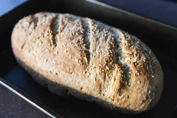 Enkel Mat Ingredienser Koncept Hemmagjord Surdeg Bröd Köksbänk — Stockfoto