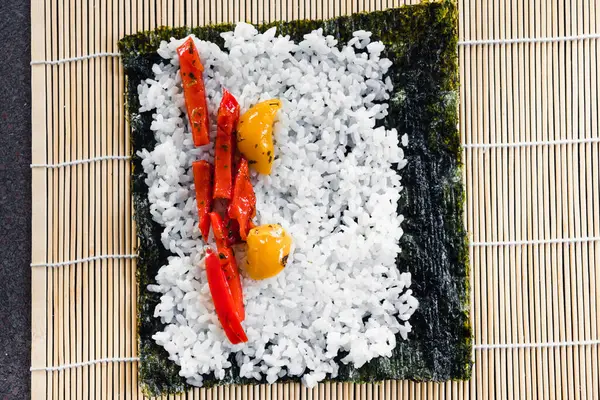 Gezonde Plantaardige Recepten Concept Veganistische Sushi Met Zeewier Kleverige Rijst — Stockfoto