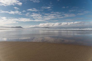 Tazmanya 'nın Marion Körfezi' nde el değmemiş, el değmemiş bir Avustralya plajı.