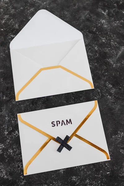 Posteingangsorganisation Und Aufräumkonzept Mail Umschläge Mit Und Ohne Spam Text — Stockfoto