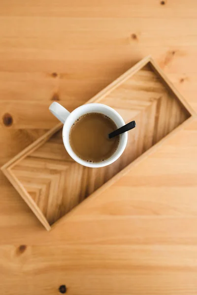 Hafermilch Latte Becher Von Oben Nach Unten Perspektive Auf Bambustablett — Stockfoto