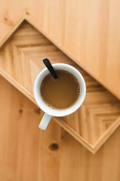 Oat Susu Latte Mug Dari Atas Bawah Perspektif Pada Baki — Stok Foto
