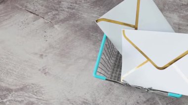e-posta pazarlama ve çevrimiçi satış kavramının tanıtımı, E- posta Listesi zarf simgesi alışveriş arabası ve kamera panosu içinde