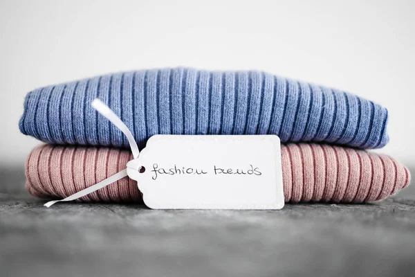 Alışveriş ve pazarlama konsepti, alternatif renklerde atlama örenler ve moda eğilimleri fiyat etiketi metni