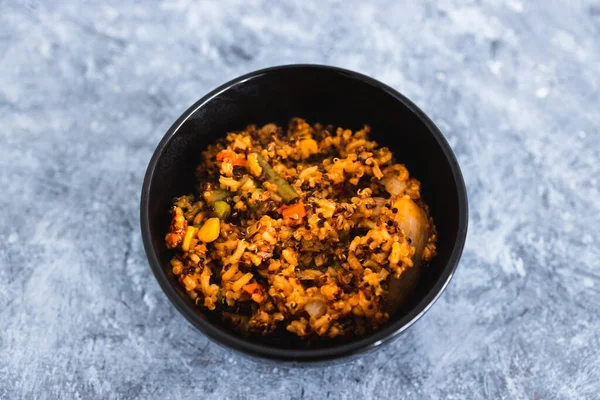 Gesundes Pflanzliches Ernährungskonzept Veganer Reis Und Quinoa Mit Gemischtem Gemüse — Stockfoto