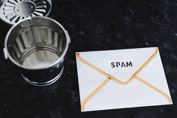 Koncepce Organizace Doručené Pošty Vyčištění Spam Mailové Obálky Košem — Stock fotografie