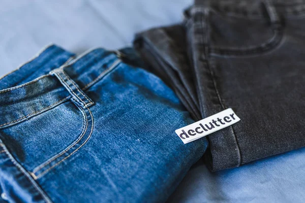 Ordenar Organizar Armario Declutter Etiqueta Diferentes Pantalones Vaqueros Varios Colores — Foto de Stock