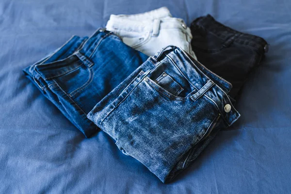 Ordenar Organizar Guardarropa Diferentes Pantalones Vaqueros Varios Colores Denim Conseguir — Foto de Stock