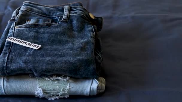 Organisation Votre Garde Robe Étiquette Minimalisme Sur Set Deux Jeans — Video