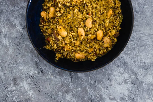 Egészséges Növényi Alapú Élelmiszer Receptek Koncepciója Vegán Pesto Quinoa Paprikával — Stock Fotó