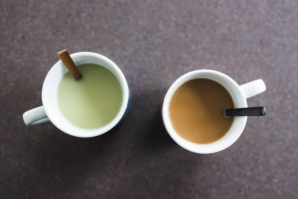 Bebidas Bebidas Calientes Dos Tazas Una Lado Otra Con Matcha — Foto de Stock