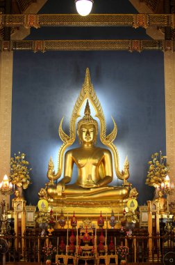 Altın Buda, Bangkok, Tayland 'daki Wat Hughobopith' in mihrabında. 