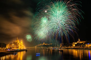 Tuna Nehri Budapeşte, Macaristan için üzerinde havai fişek