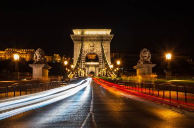 Budapeşte 'de gece zinciri köprüsü, hungary