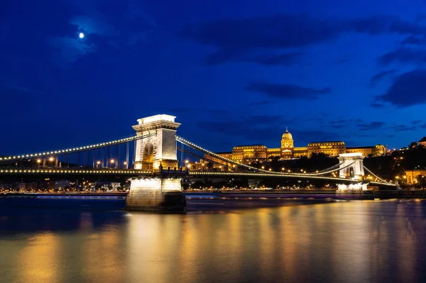 Цепной Мост Ночью Budapest Венгрия — стоковое фото