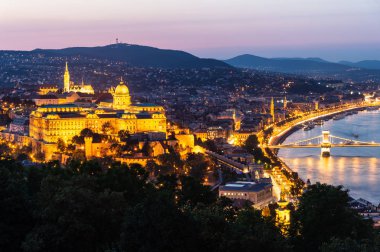 Gece, Macaristan Budapeşte'Buda Kalesi üstten görünüm