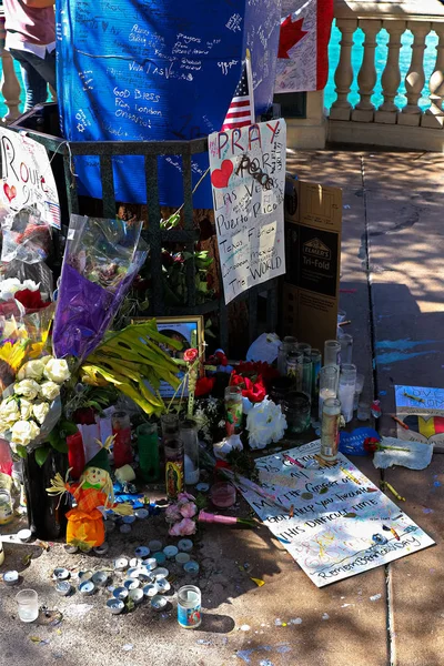 Las Vegas - 07 Ekim 2017: Las Vegas Bulvarı 'nda vurulan kurbanlara Anma Mesajı ve çiçekler..