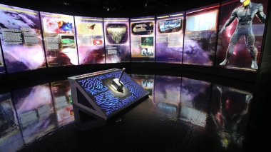 Las Vegas, Nv, Usa - 20 Sep 2017: Las Vegas Yenilmezler İstasyonu kompleksindeki Thor odasında ekran.