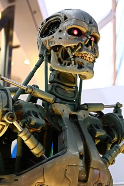 Osaka, Japonya - 13 Nisan 2019 Terminatör 3d 'deki T-800 iskeletinin fotoğrafı, Terminatör 6 Dark Fate 2019 yakında geliyor..