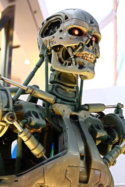Osaka, Japonya - 13 Nisan 2019 Terminatör 3d 'deki T-800 iskeletinin fotoğrafı, Terminatör 6 Dark Fate 2019 yakında geliyor..