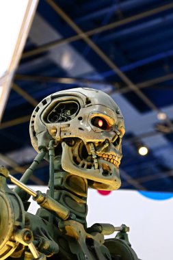 Osaka, Japonya - 13 Nisan 2019 Terminatör 3d 'deki T-800 iskeletinin fotoğrafı, Terminatör 6 Dark Fate 2019 yakında geliyor..