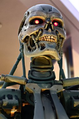 Osaka, Japonya - 13 Nisan 2019 Terminatör 3d 'deki T-800 iskeletinin fotoğrafı, Terminatör 6 Dark Fate 2019 yakında geliyor..