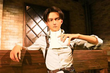 Osaka, Japonya - 12 Şubat 2016: Universal Studios japan 'da Titan' a saldırı, Levi asker şefi / Shingeki no Kyojin 'in klonu