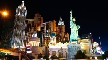 Las Vegas - Ekim 09.2017: New York-New York, Las Vegas Bulvarı üzerinde 09 Ekim 2017, Las Vegas, Usa. Özgürlük Anıtı 'nın kopyası 150 ft (46 m) ve mülk 1997 yılında açıldı..