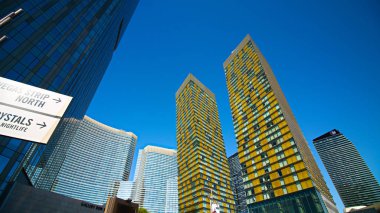 Las Vegas, Nv / Usa - 17 Eylül 2018: Las Vegas Kristaller Şehir Merkezi Perakende Bölgesi. Şehir Merkezi, Amerikan tarihindeki en büyük özel sermayeli otel ve kumarhane kompleksi.